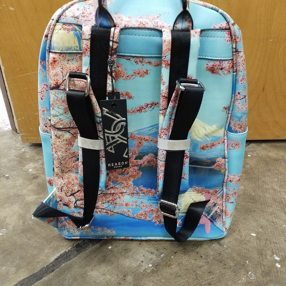 backpack - Picture 3 of 4